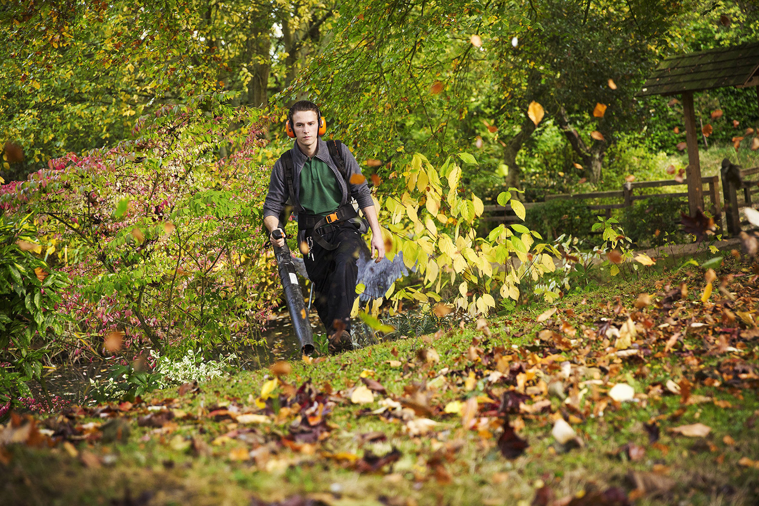 Amazon’s blowing out leaf blowers with prices starting under $40, today only – BGR